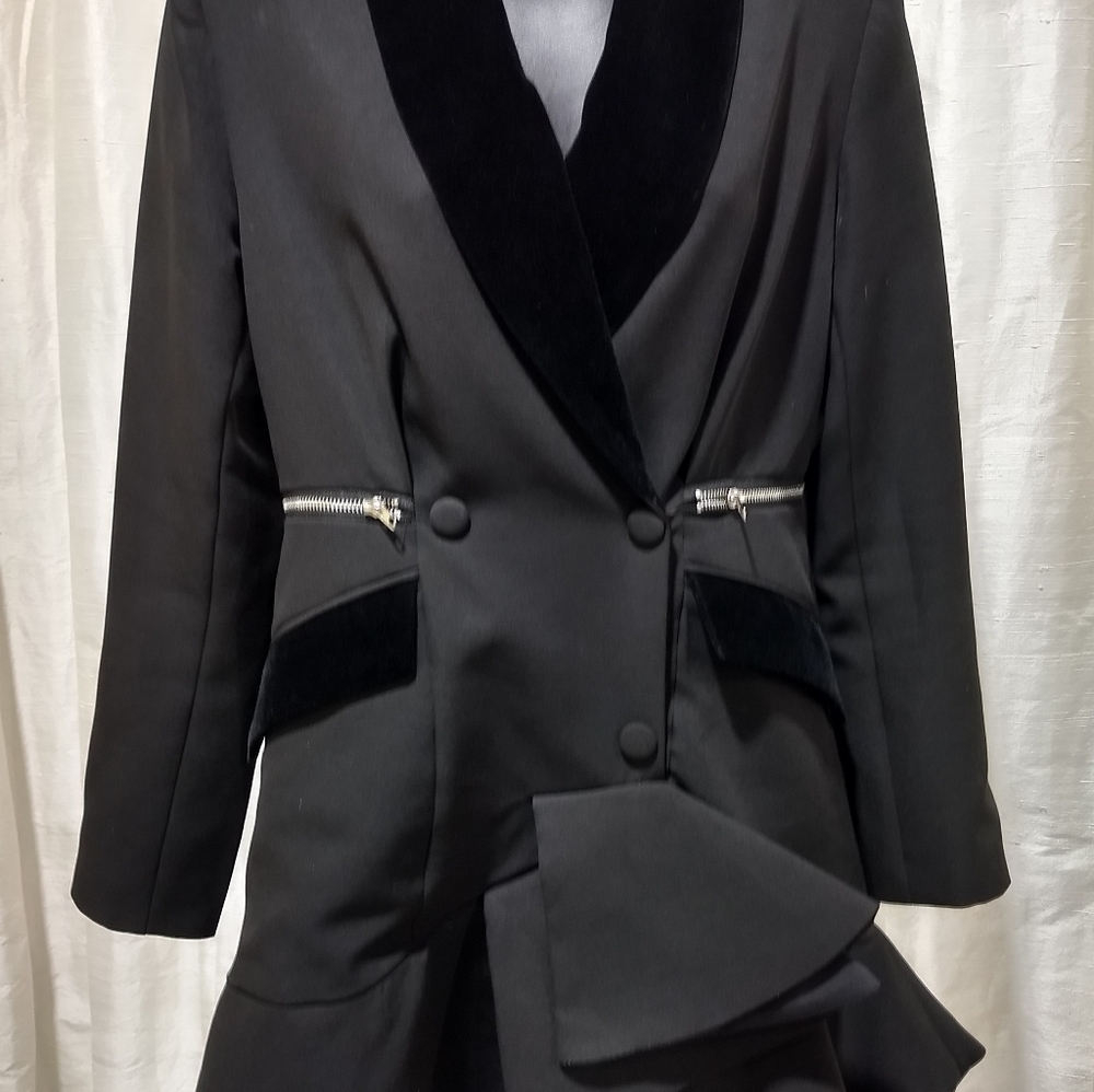 Zie La black dress with Zippers and velvet trim Size medium